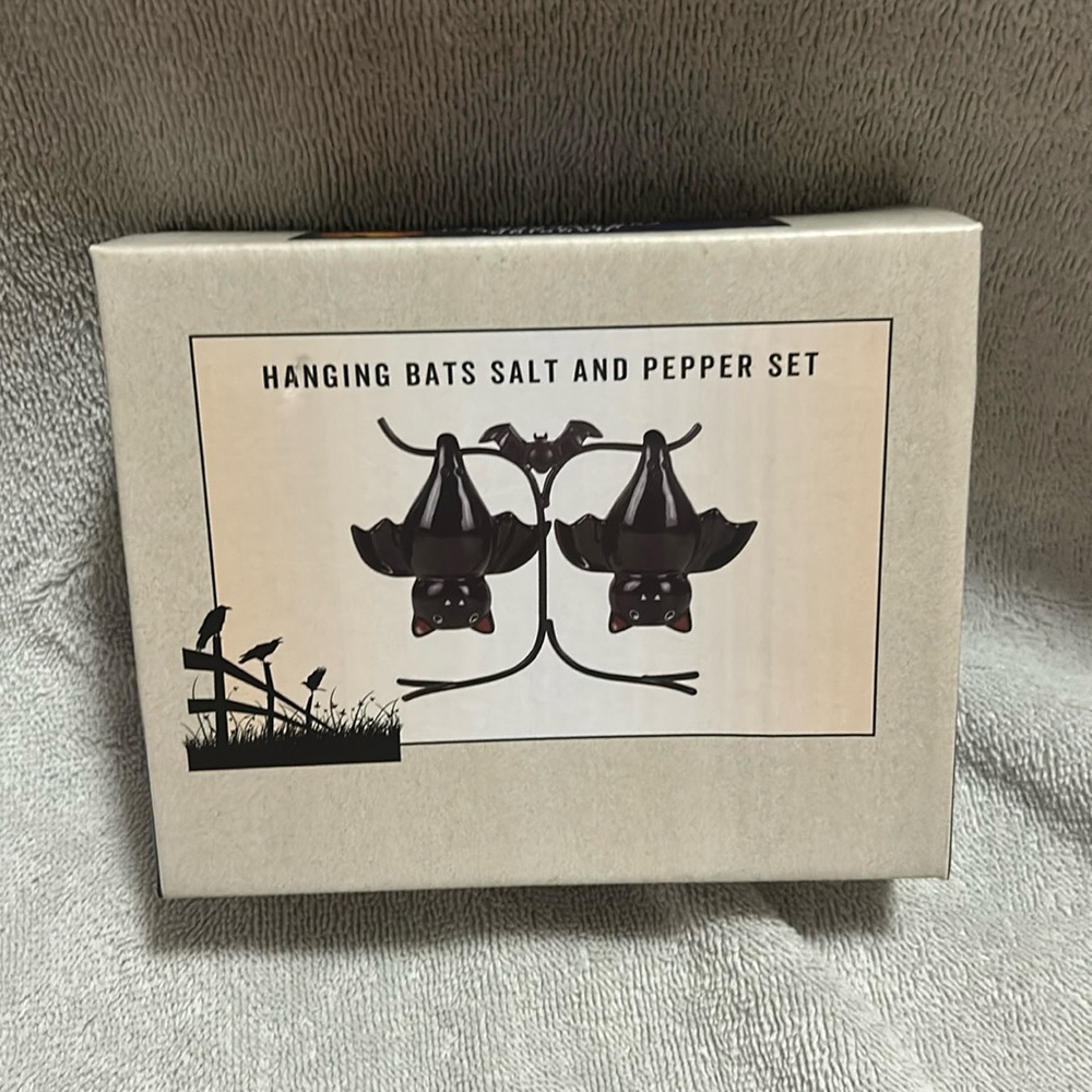 Cracker Barrel Bat Salt & Pepper Shakers NIB